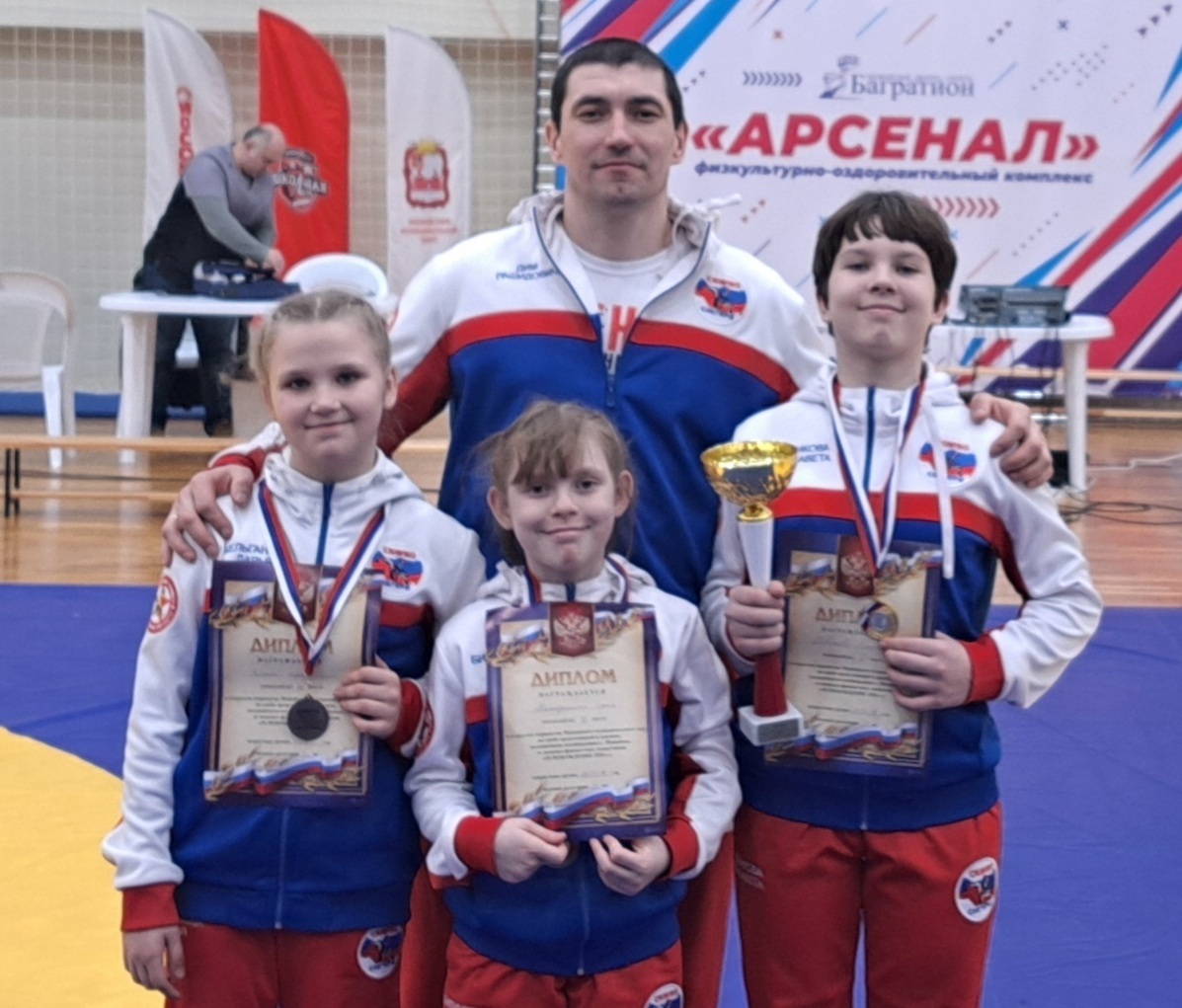 Первенство по самбо г.Можайск Бикмуллин Дим Рашидович,Бикмуллина София,Кельганова Дарья,Новикова Елизавета